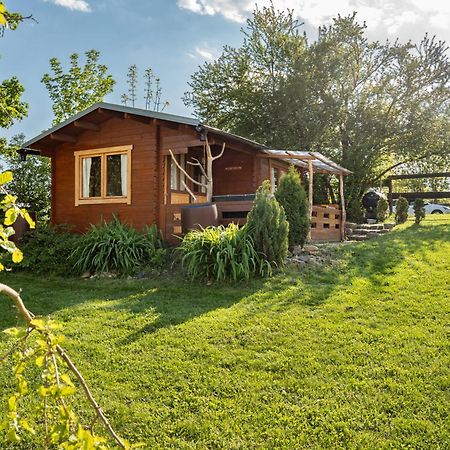 Trebivlice Cozy Wood Hut On The Farm 빌라 외부 사진