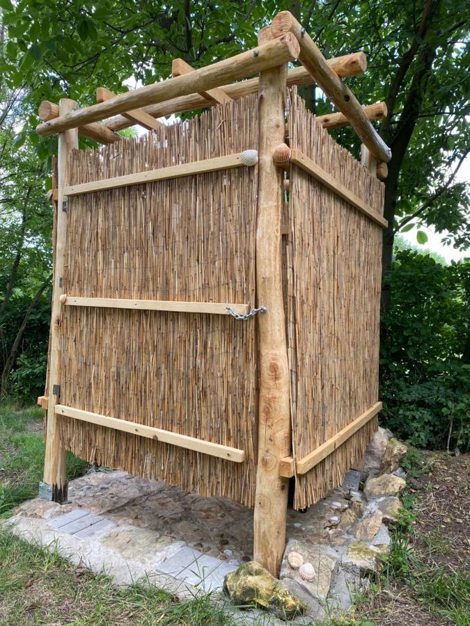 Trebivlice Cozy Wood Hut On The Farm 빌라 외부 사진