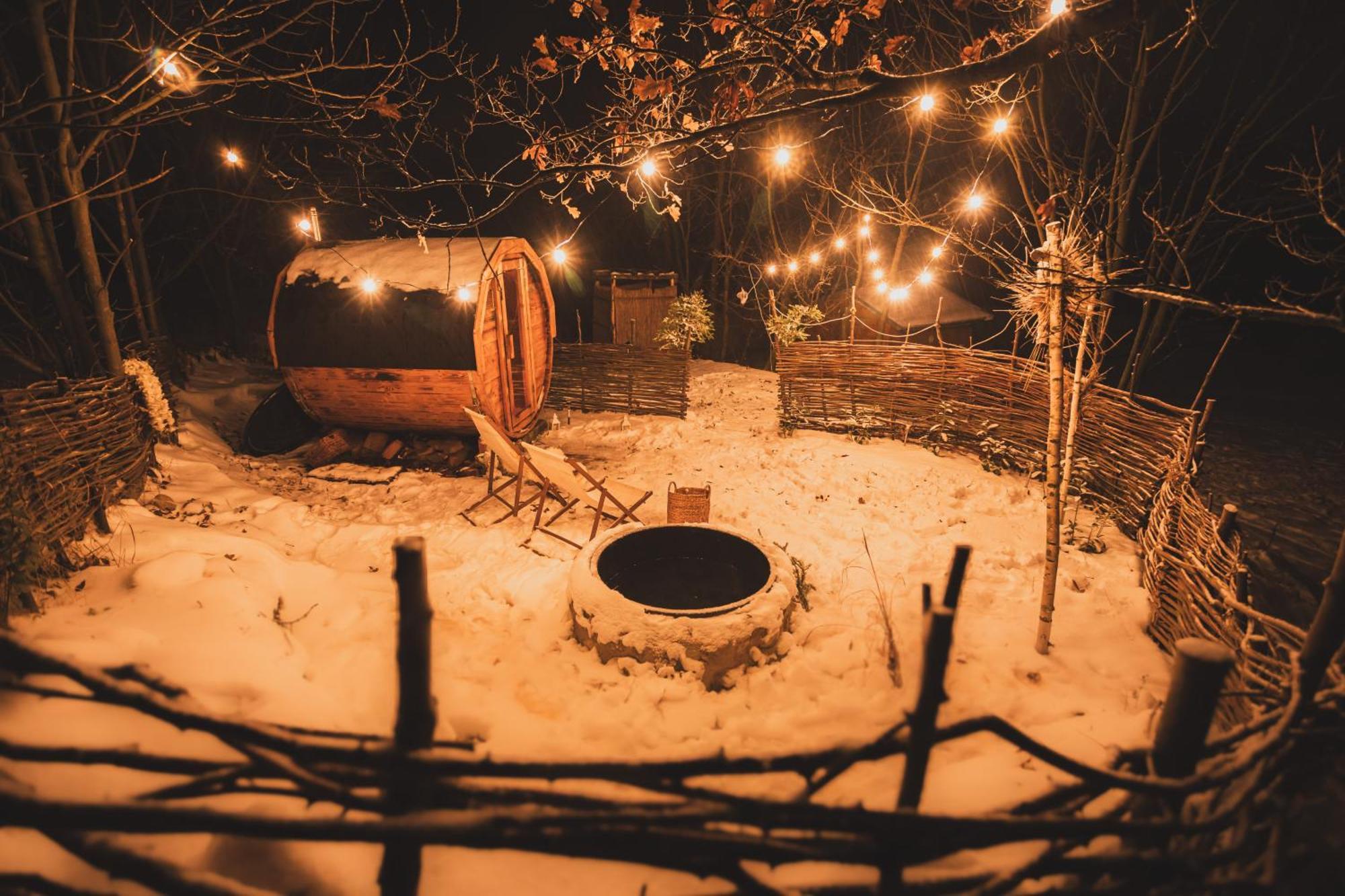 Trebivlice Cozy Wood Hut On The Farm 빌라 외부 사진