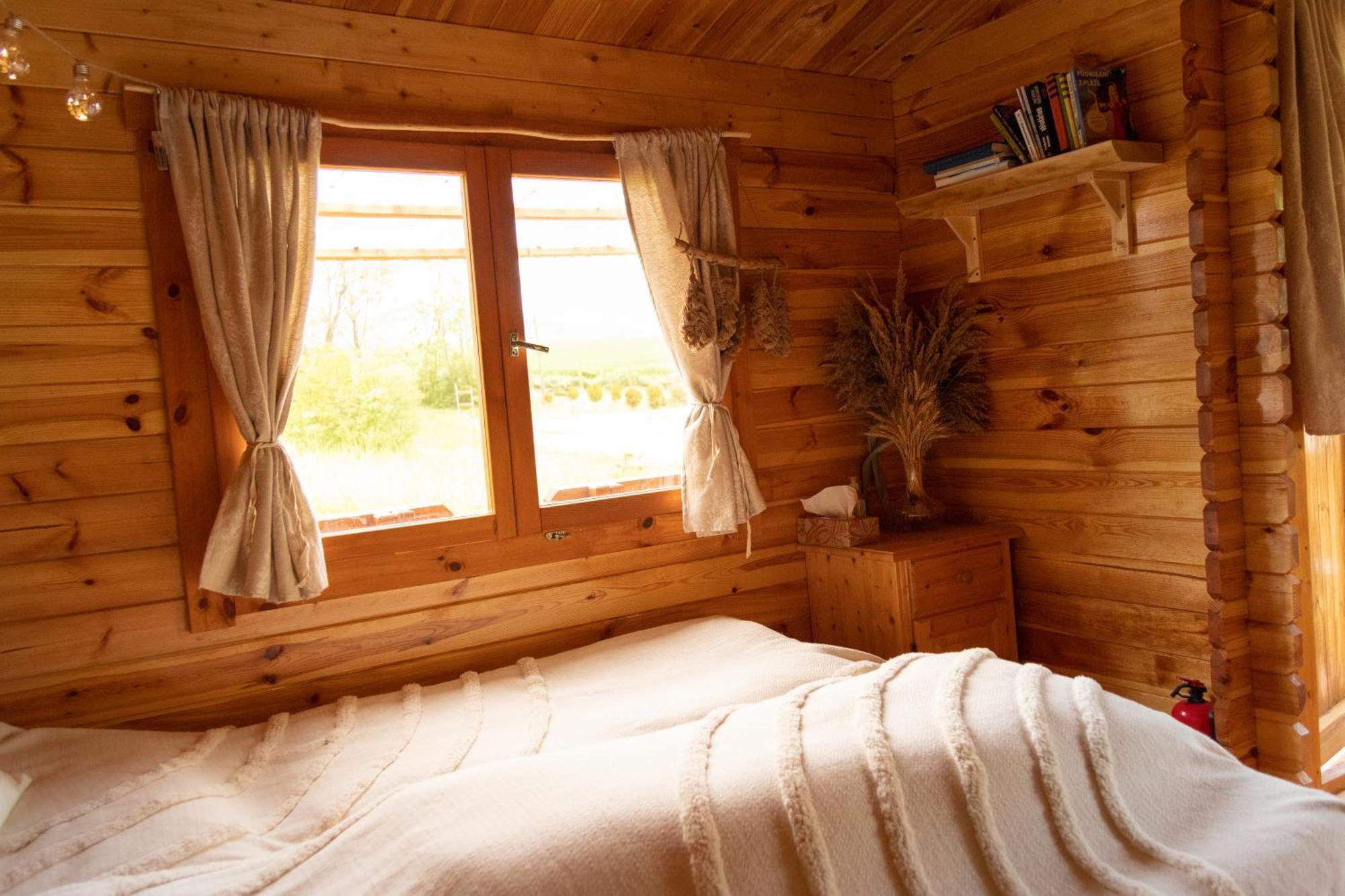 Trebivlice Cozy Wood Hut On The Farm 빌라 외부 사진