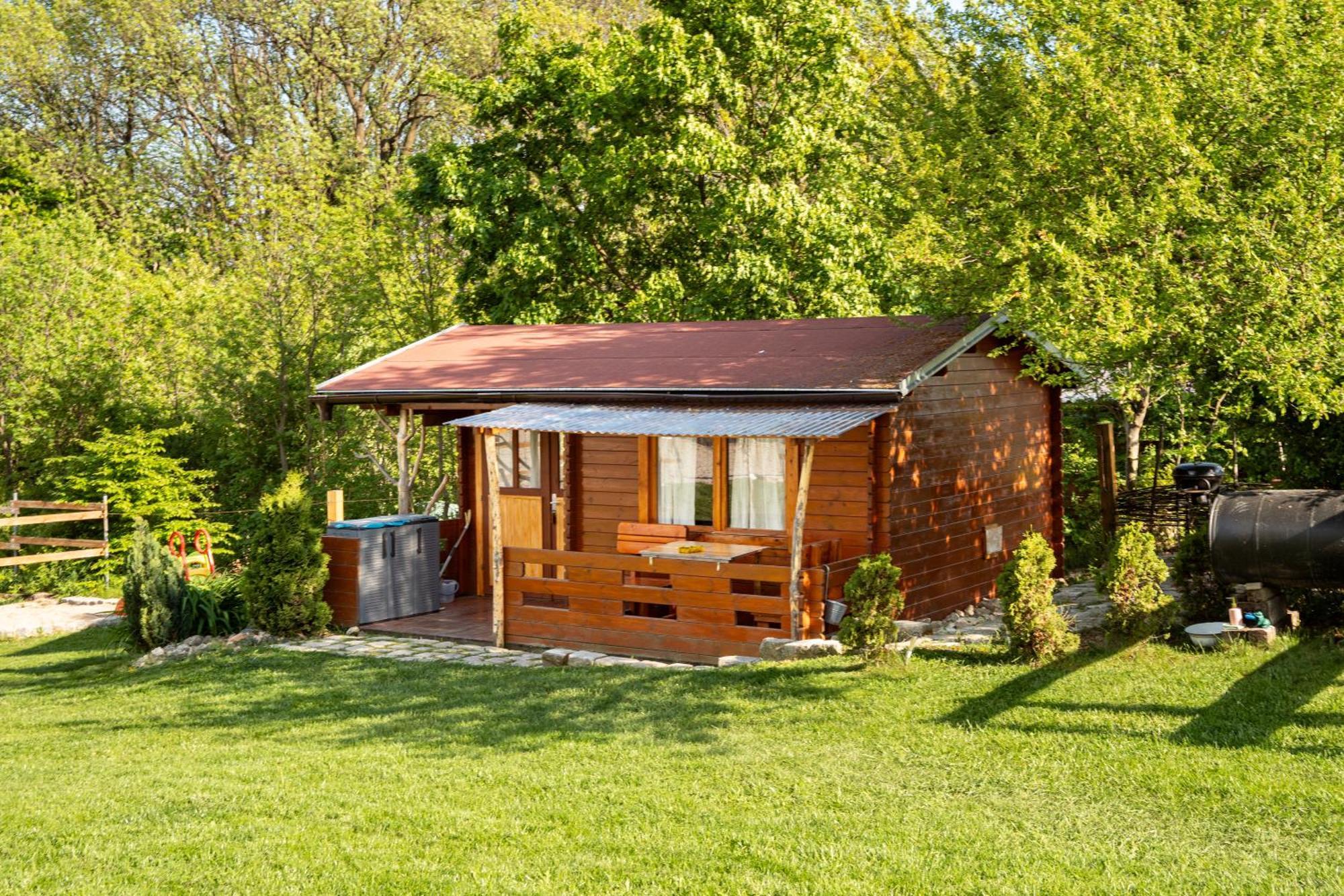 Trebivlice Cozy Wood Hut On The Farm 빌라 외부 사진